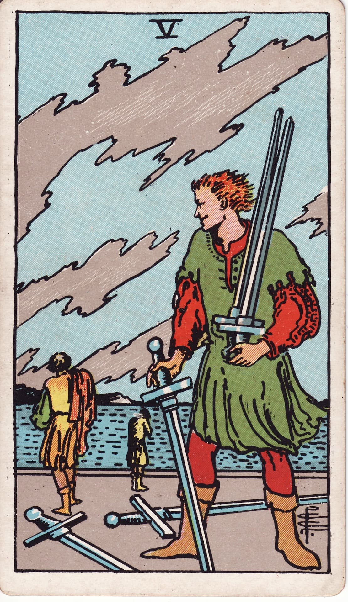 Cinco de Espadas — Arcano 5 del Tarot Rider-Waite